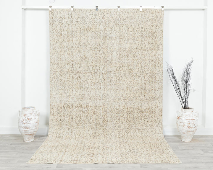 Beige Oushak Rug 6' 1" x 10' 2" | No. VR45859