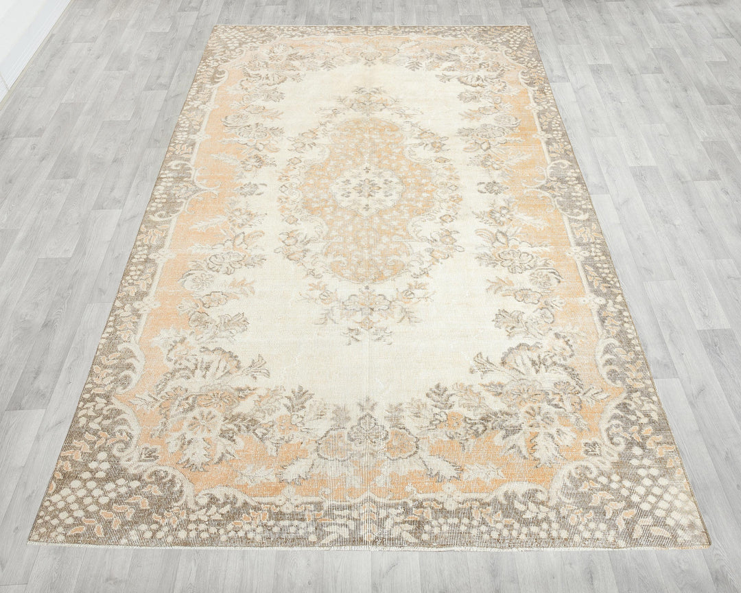 Neutral Oushak Rug 6' 4" x 10' | No. VR15432