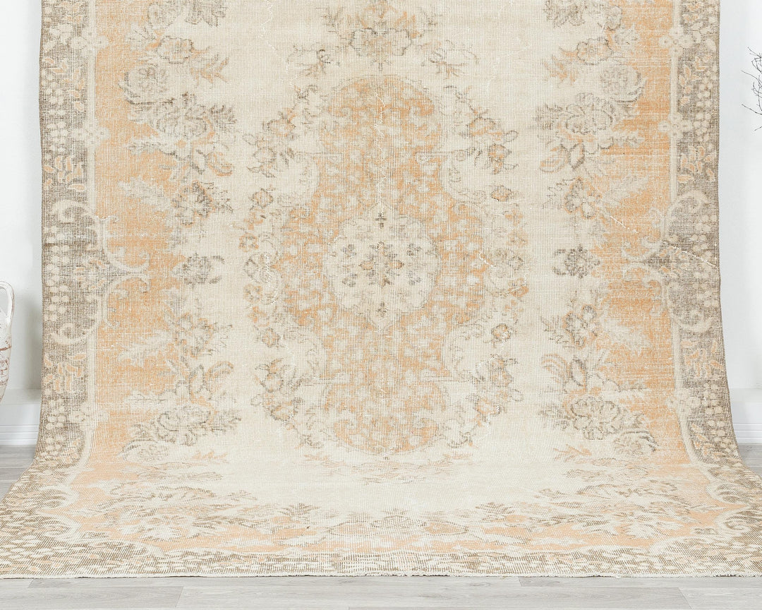 Neutral Oushak Rug 6' 4" x 10' | No. VR15432