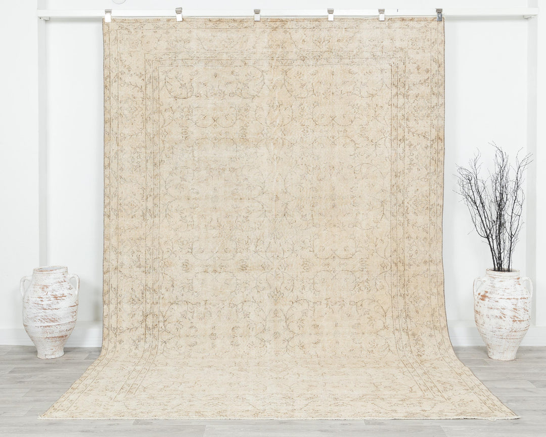 Beige Oushak Rug 6' 10" x 10' | No. VR33810