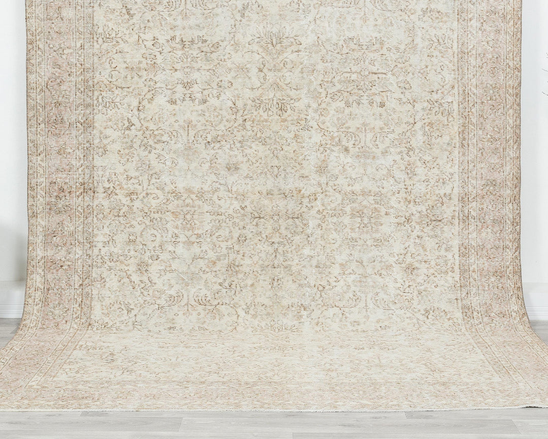 Beige Oushak Rug 6' 10" x 10' | No. VR55394