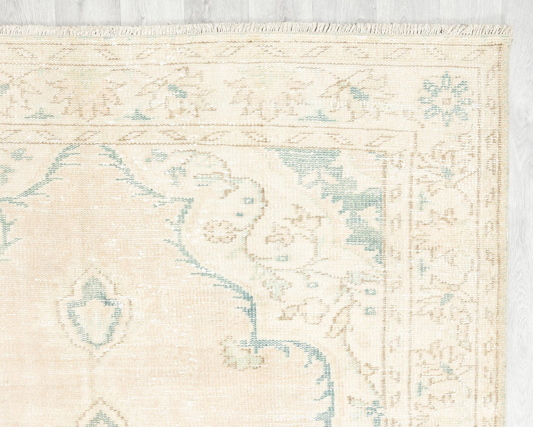Beige Oushak Rug 9' 2" x 5' 7" | No. VR25879