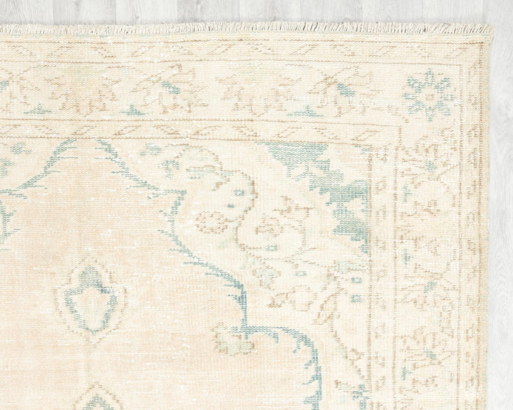 Beige Oushak Rug 9' 2" x 5' 7" | No. VR25879