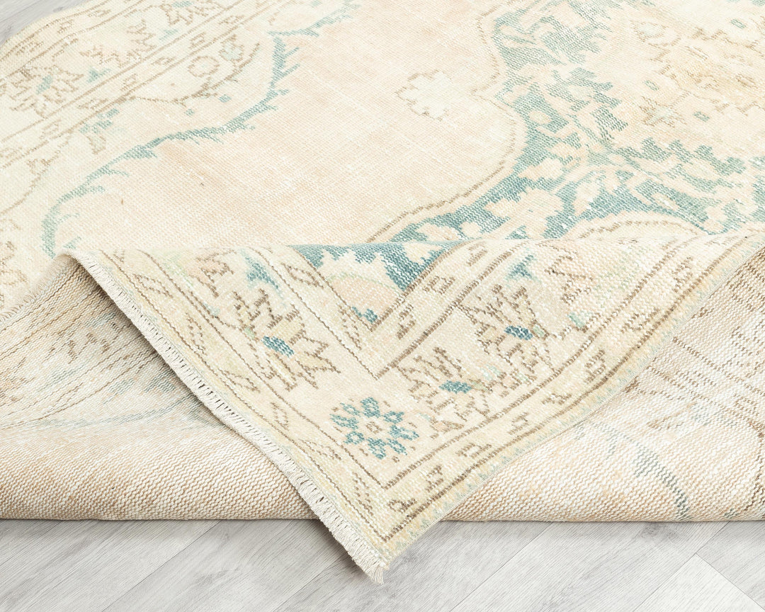 Beige Oushak Rug 9' 2" x 5' 7" | No. VR25879