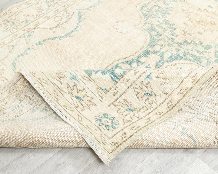 Beige Oushak Rug 9' 2" x 5' 7" | No. VR25879
