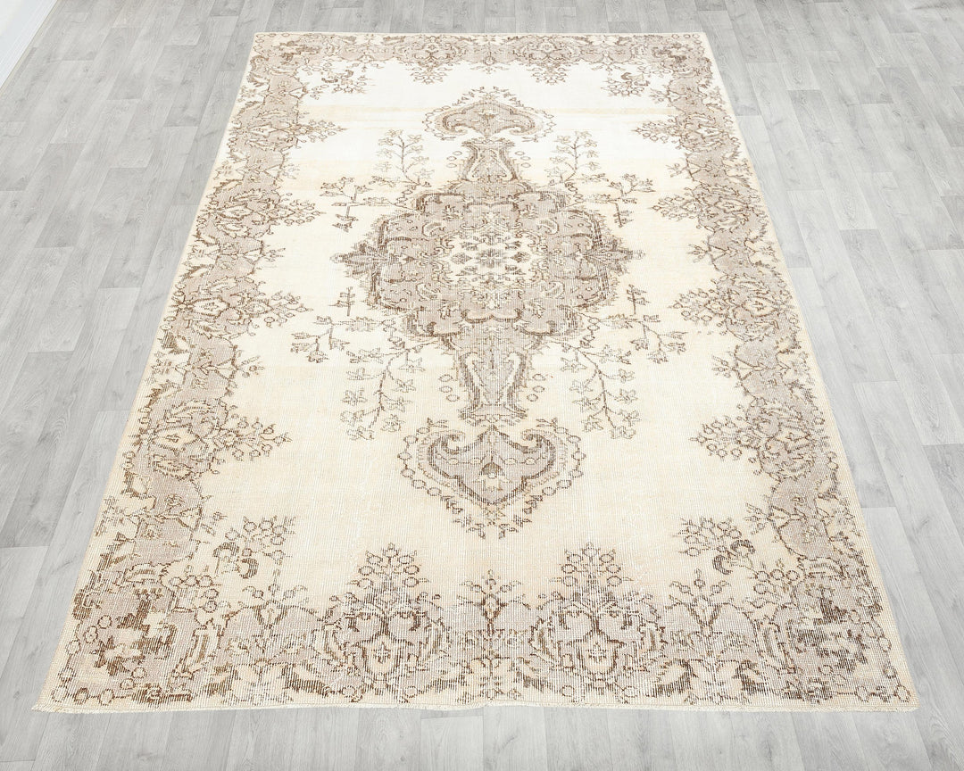 Beige Oushak Rug 5' 1" x 8' 8" | No. VR43486