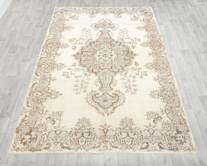 Beige Oushak Rug 5' 1" x 8' 8" | No. VR43486