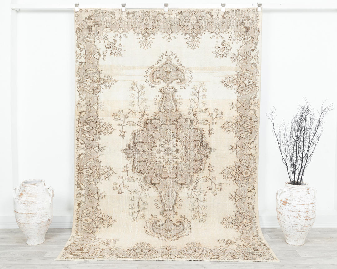 Beige Oushak Rug 5' 1" x 8' 8" | No. VR43486