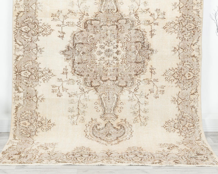 Beige Oushak Rug 5' 1" x 8' 8" | No. VR43486