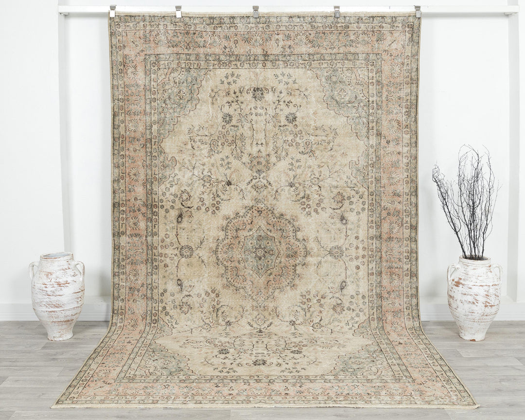 Neutral Oushak Rug 6' 8" x 10' 4" | No. VR43472