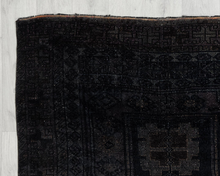 Gray Runner Rug 3' 3" x 8' | No. VR25055