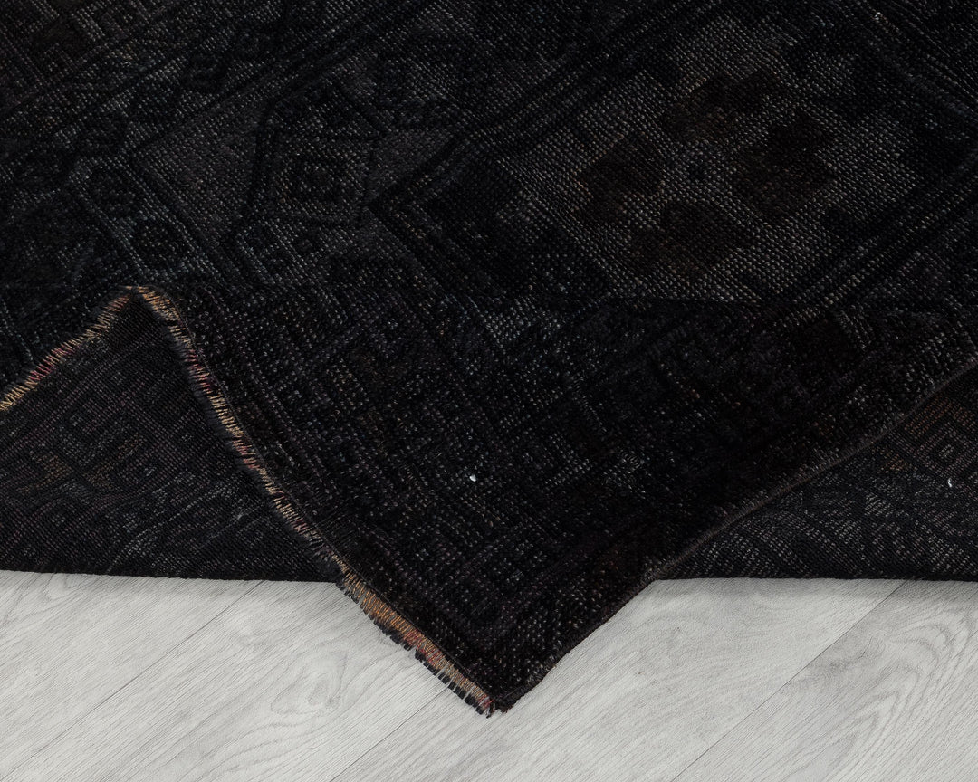 Gray Runner Rug 3' 3" x 8' | No. VR25055