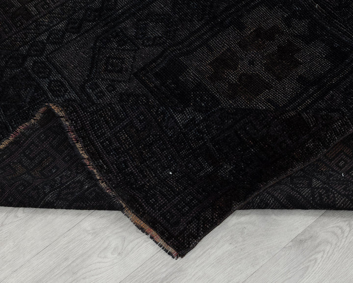 Gray Runner Rug 3' 3" x 8' | No. VR25055
