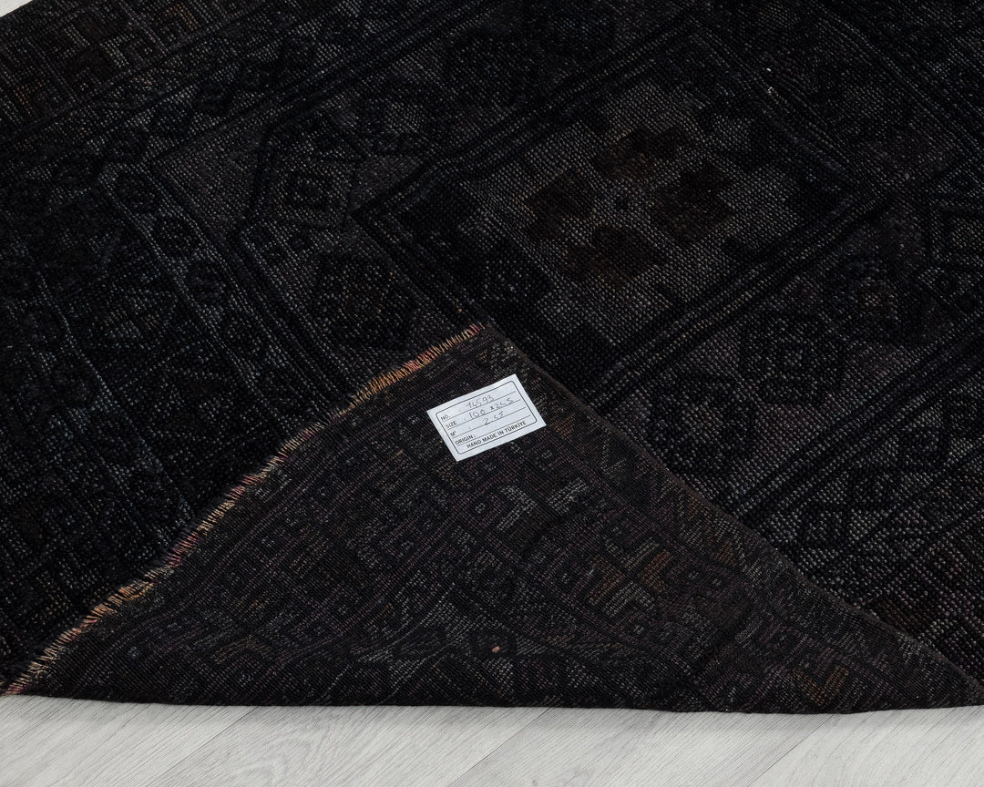 Gray Runner Rug 3' 3" x 8' | No. VR25055