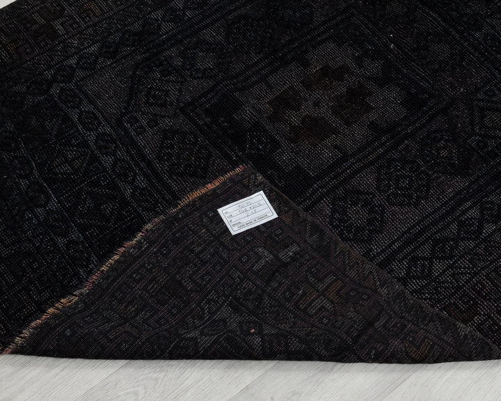 Gray Runner Rug 3' 3" x 8' | No. VR25055
