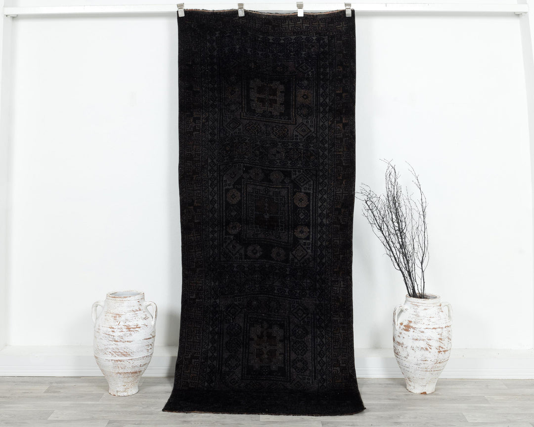 Gray Runner Rug 3' 3" x 8' | No. VR25055