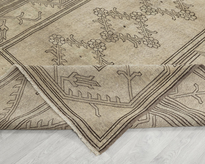 Neutral Oushak Rug 6' 7" x 9' 8" | No. VR23079