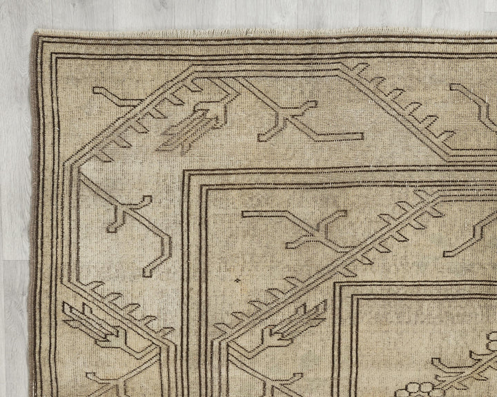 Neutral Oushak Rug 6' 7" x 9' 8" | No. VR23079