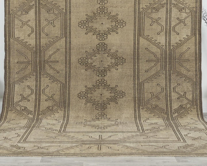 Neutral Oushak Rug 6' 7" x 9' 8" | No. VR23079