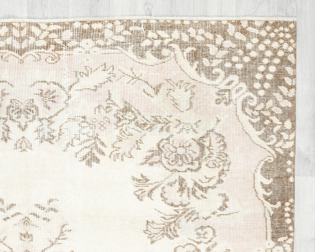 Beige Oushak Rug 8' 8" x 5' 7" | No. VR92296