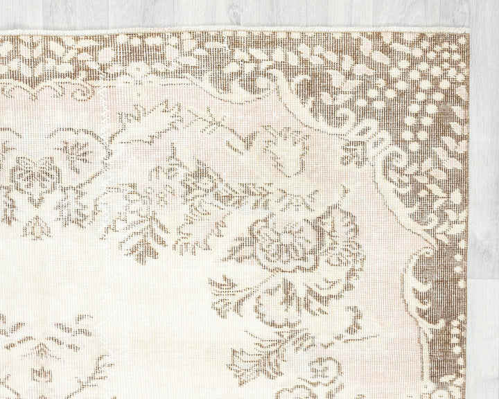 Beige Oushak Rug 8' 8" x 5' 7" | No. VR92296