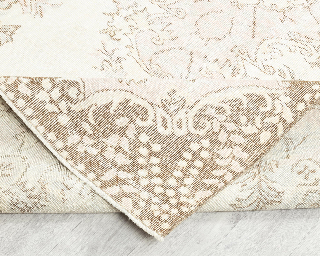 Beige Oushak Rug 8' 8" x 5' 7" | No. VR92296
