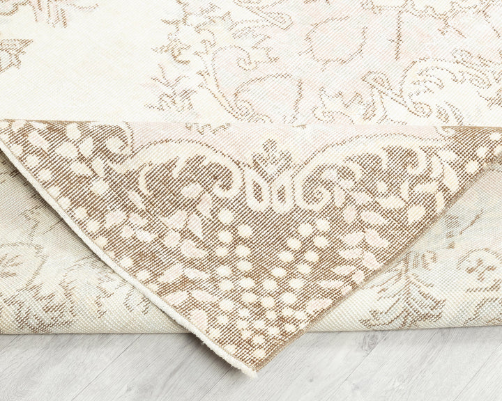 Beige Oushak Rug 8' 8" x 5' 7" | No. VR92296