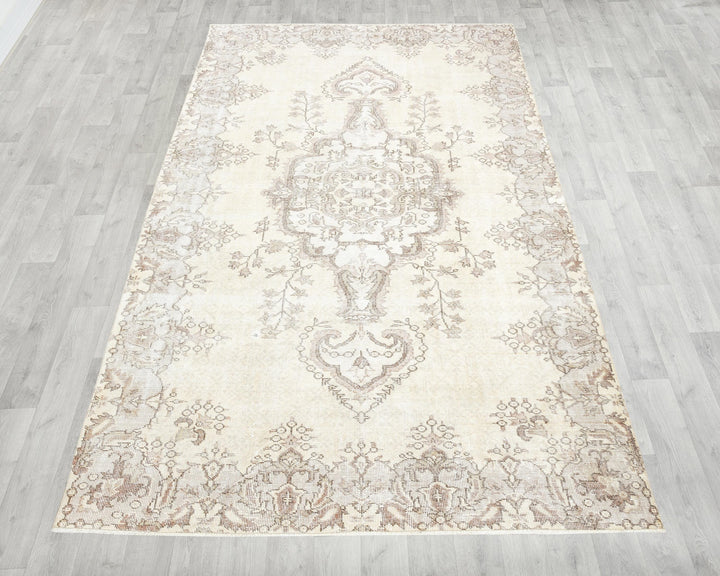 Beige Oushak Rug 9' 8" x 5' 9" | No. VR55801