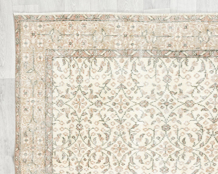 Beige Oushak Rug 5' 5" x 8' 10" | No. VR57315