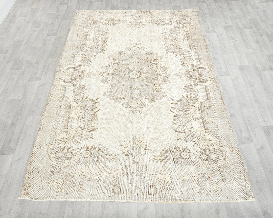 Beige Oushak Rug 5' 4" x 8' 6" | No. VR58456