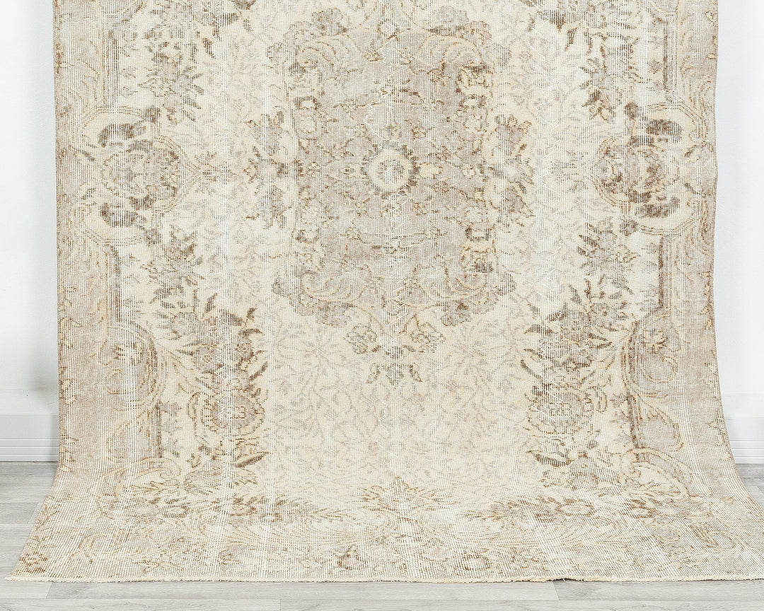 Beige Oushak Rug 5' 4" x 8' 6" | No. VR58456