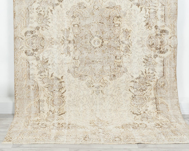 Beige Oushak Rug 5' 4" x 8' 6" | No. VR58456