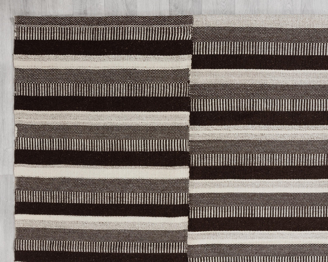 Kilim Rug 9' x 13' 4" | No. VR95618