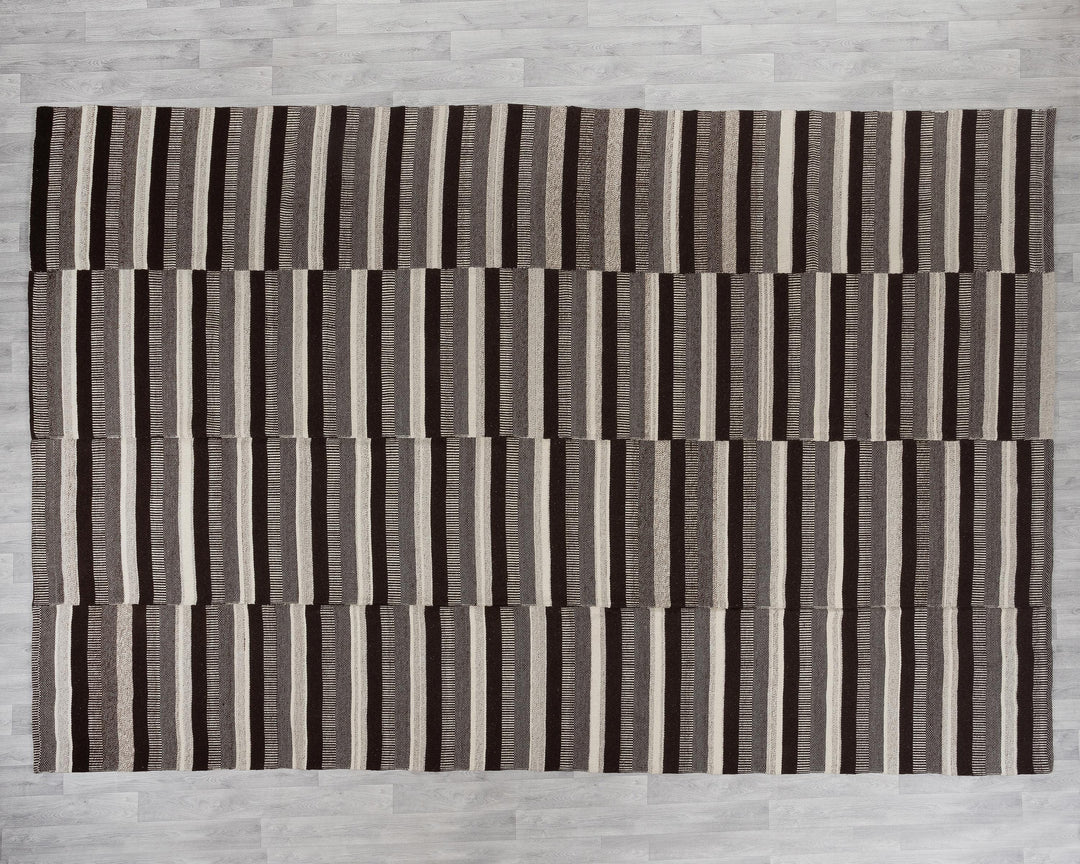 Kilim Rug 9' x 13' 4" | No. VR95618