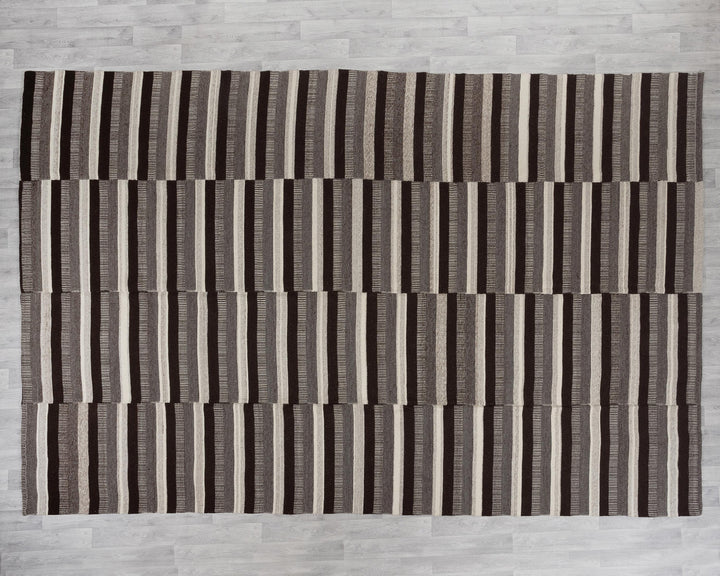 Kilim Rug 9' x 13' 4" | No. VR95618