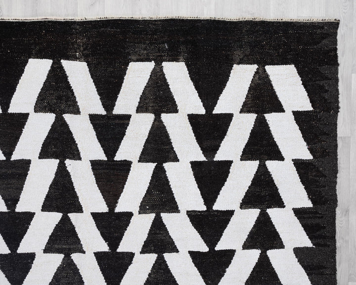 Black Kilim Rug 8' 2" x 10' 6" | No. VR33124