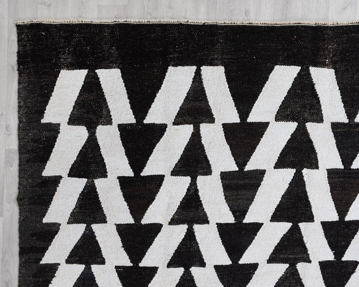 Black Kilim Rug 8' 2" x 10' 6" | No. VR33124