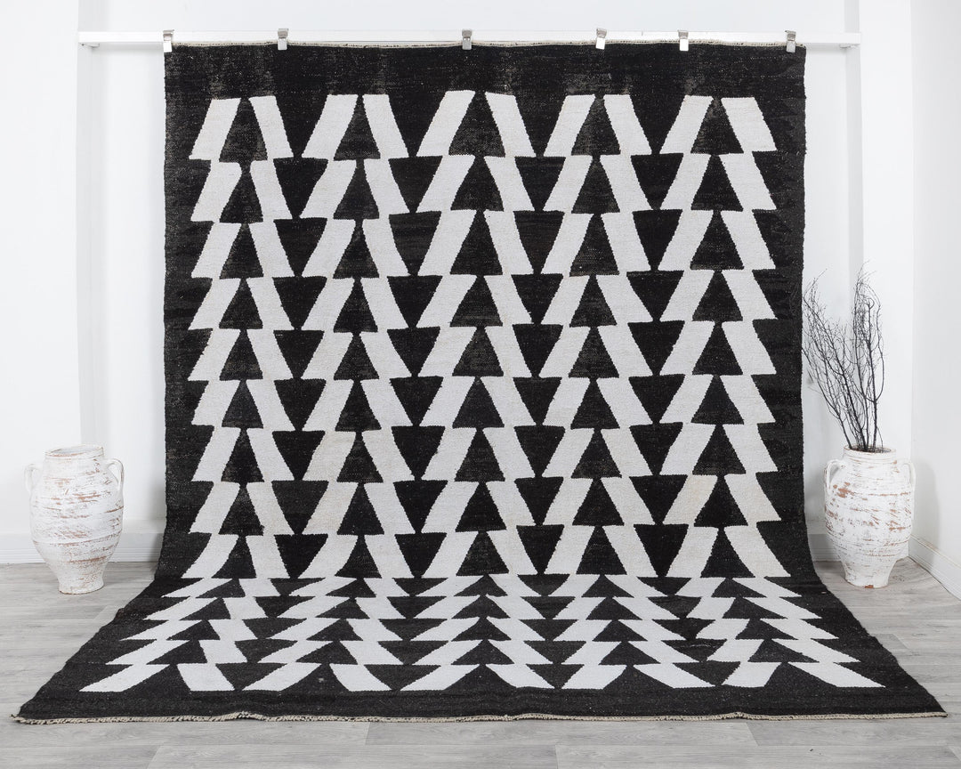 Black Kilim Rug 8' 2" x 10' 6" | No. VR33124