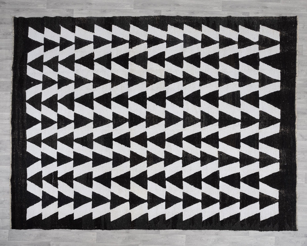 Black Kilim Rug 8' 2" x 10' 6" | No. VR33124