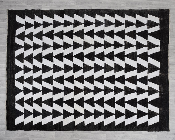Black Kilim Rug 8' 2" x 10' 6" | No. VR33124