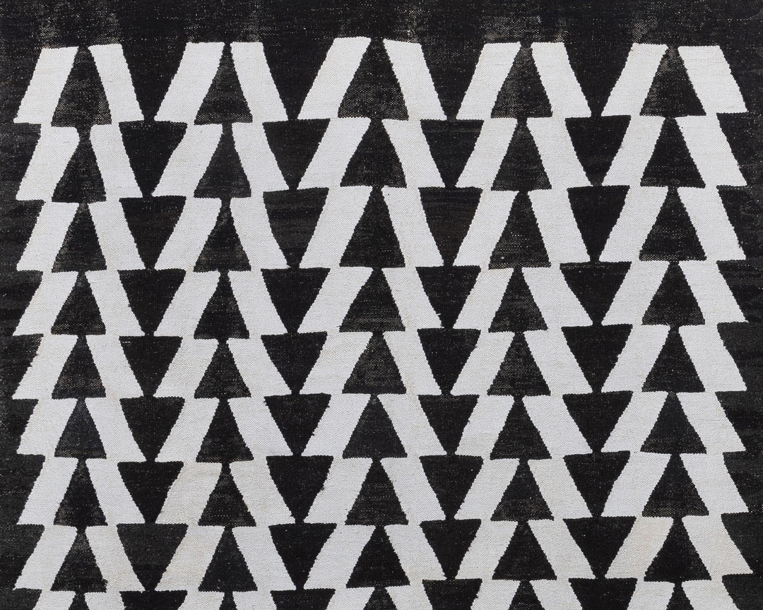 Black Kilim Rug 8' 2" x 10' 6" | No. VR33124