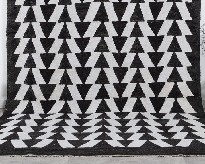 Black Kilim Rug 8' 2" x 10' 6" | No. VR33124