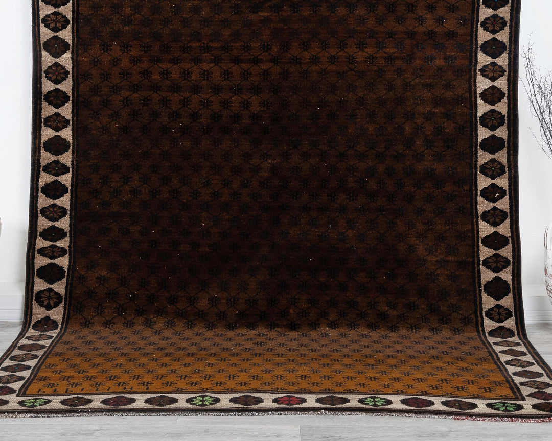 Brown Oushak Rug 6' 6" x 9' 3" | No. VR74387