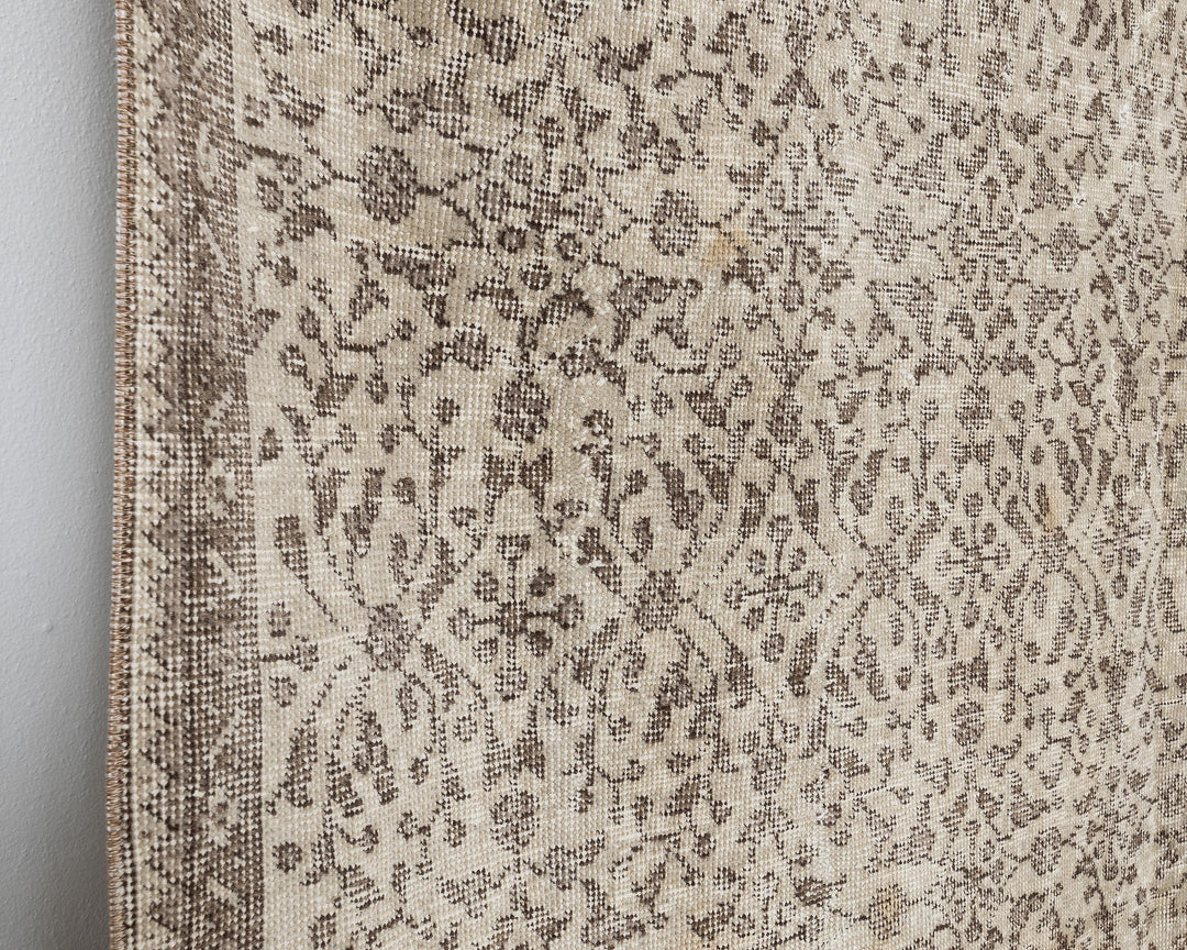 Beige Oushak Rug 5' 7" x 9' 10" | No. VR61398
