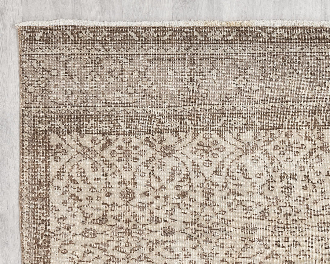 Beige Oushak Rug 5' 7" x 9' 10" | No. VR61398