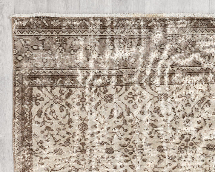 Beige Oushak Rug 5' 7" x 9' 10" | No. VR61398
