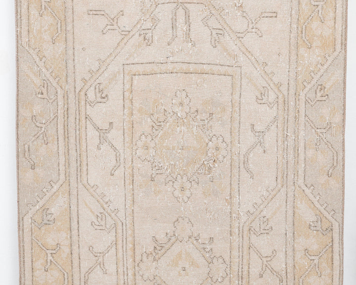 Neutral Runner Rug 3' 5" x 8' 6" | No. VR65520