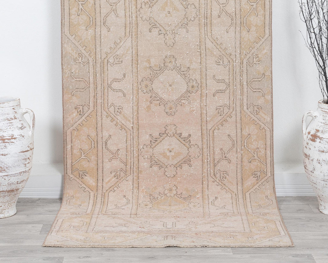 Neutral Runner Rug 3' 5" x 8' 6" | No. VR65520