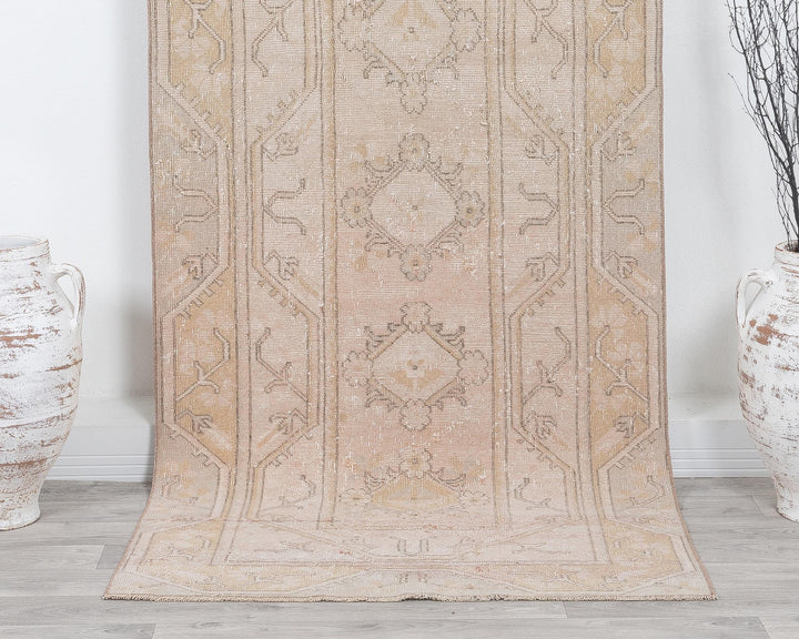 Neutral Runner Rug 3' 5" x 8' 6" | No. VR65520