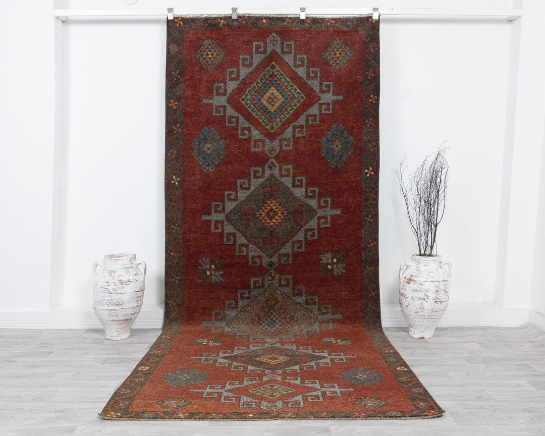 Red Runner Rug 4' 10" x 11' 1" | No. VR13506